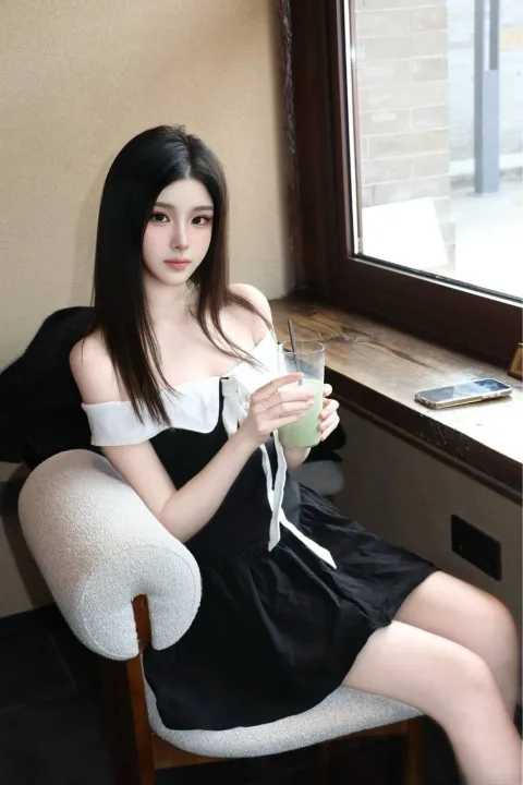 E823
