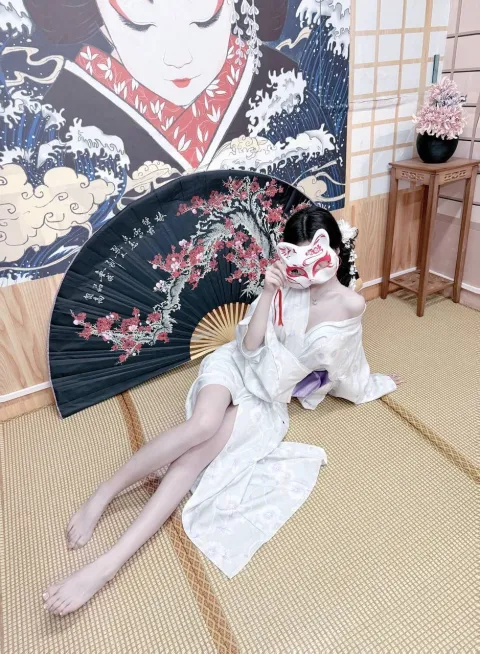 E832