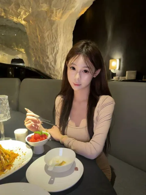 E841