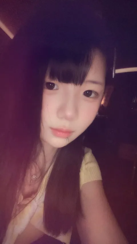 E857