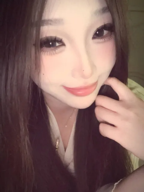 E877