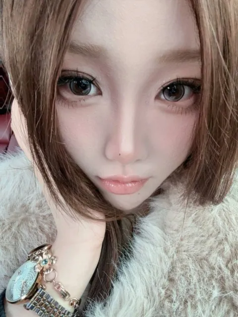 E877