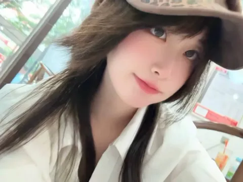 E881