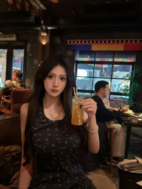 E887