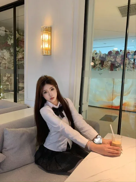 E887