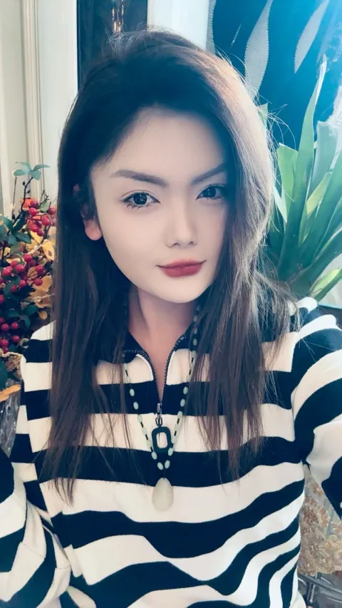 E888