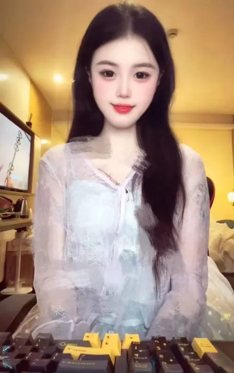 E889