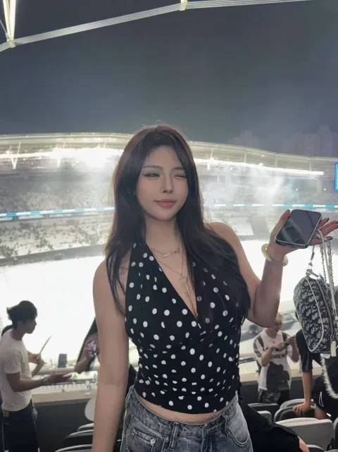 E890