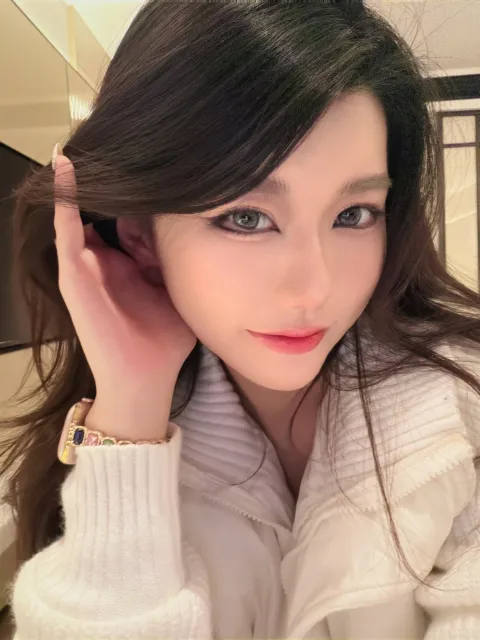 E893