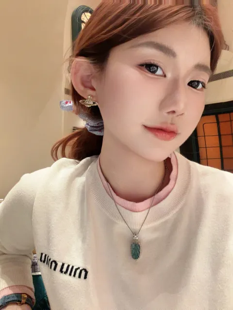 E893