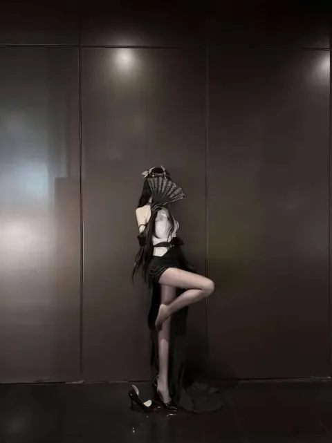 E944
