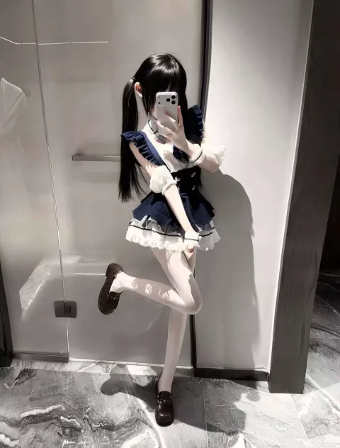 E944