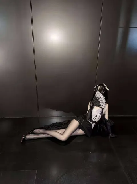 E944