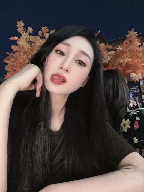 E979