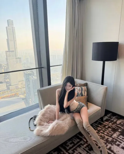 F283