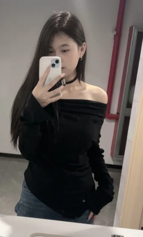 F718