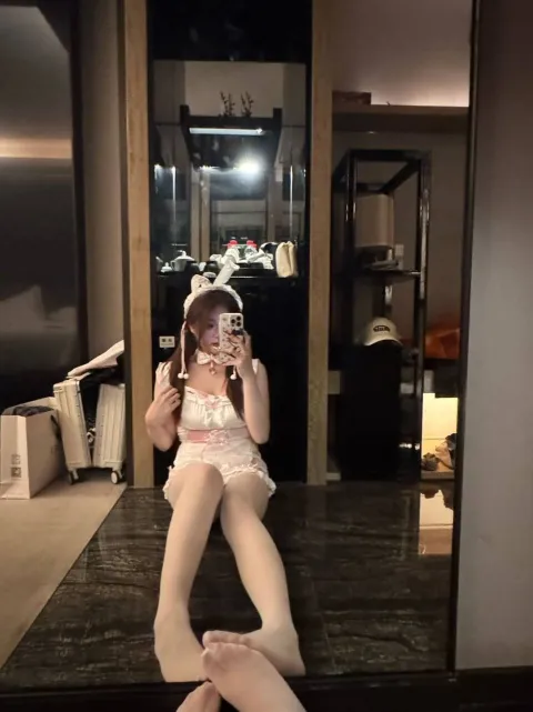 F827