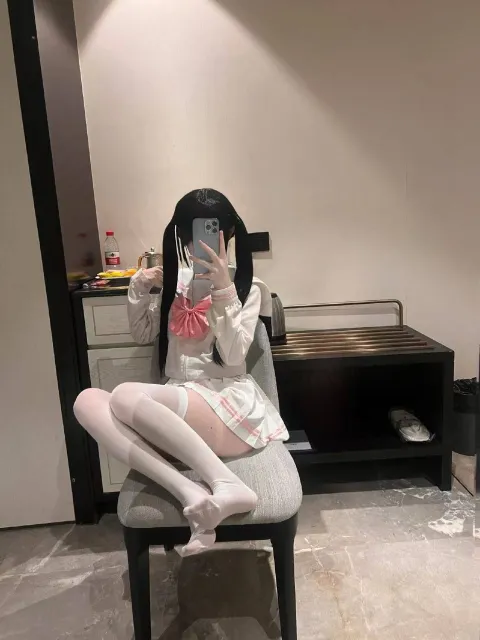 F831