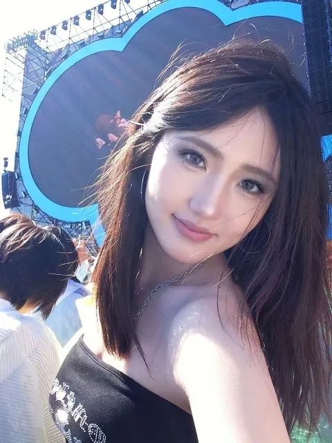F928