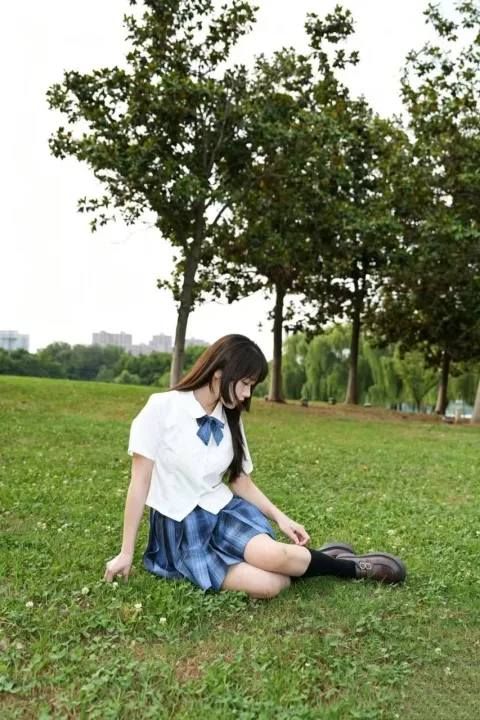 F953