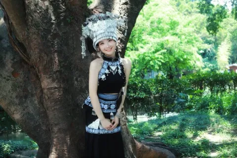 G883