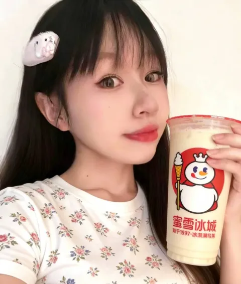 G892