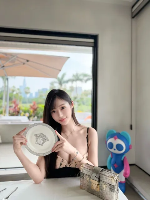 G944