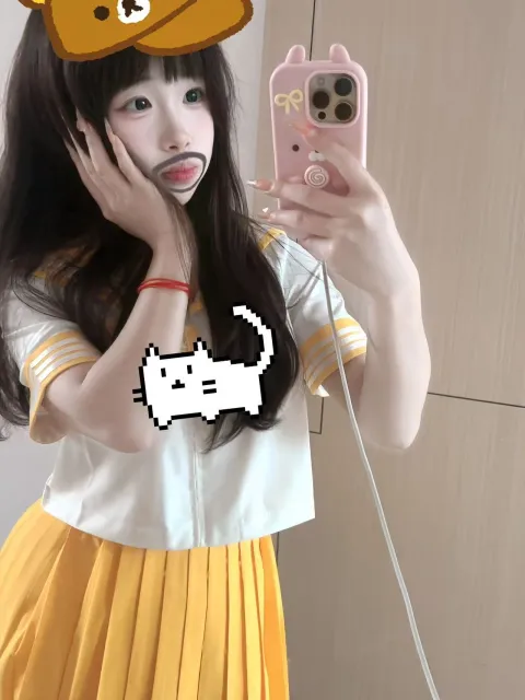 H893